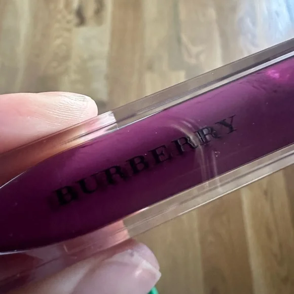 New Burberry lip gloss - Picture 5 of 6